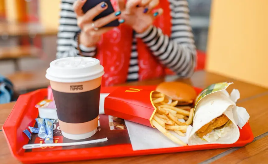 Ile kalorii mają średnie frytki z McDonald's? Zaskakująca wartość!