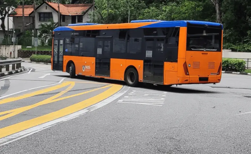Ile pali bus na 100 km? Zaskakujące dane i 7 sposobów na mniej!
