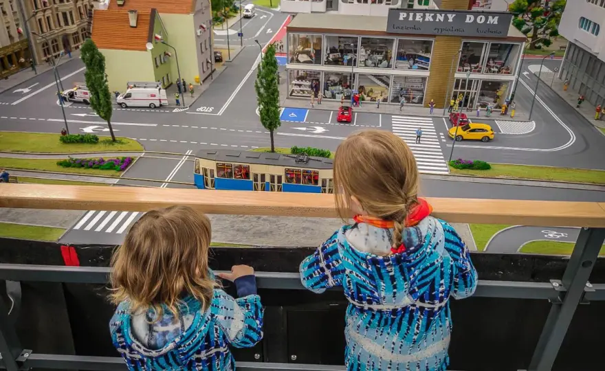 Sky Tower - atrakcje dla dzieci? Jak zaplanować udaną wizytę!