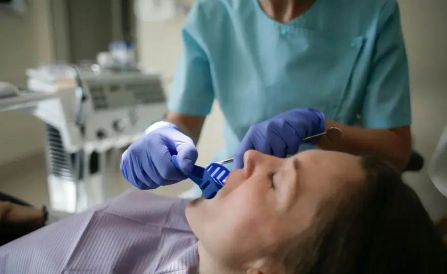 Bezbolesne leczenie zębów: Czy strach przed dentystą to przeszłość?