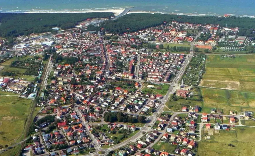 Łeba ile mieszkańców - zaskakujące dane o populacji i sezonowych zmianach