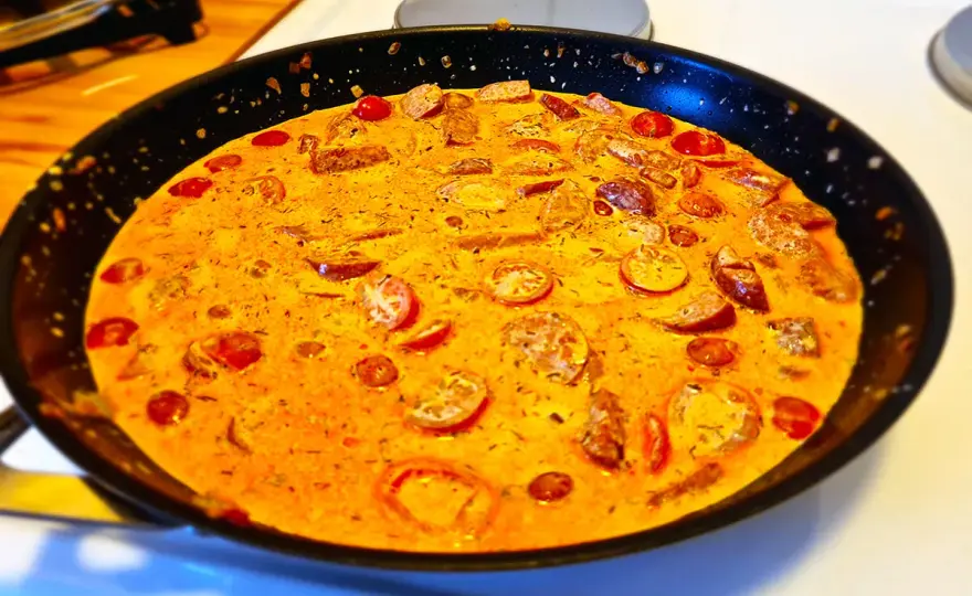 Lyxig korv stroganoff med rätt balans och mer smak