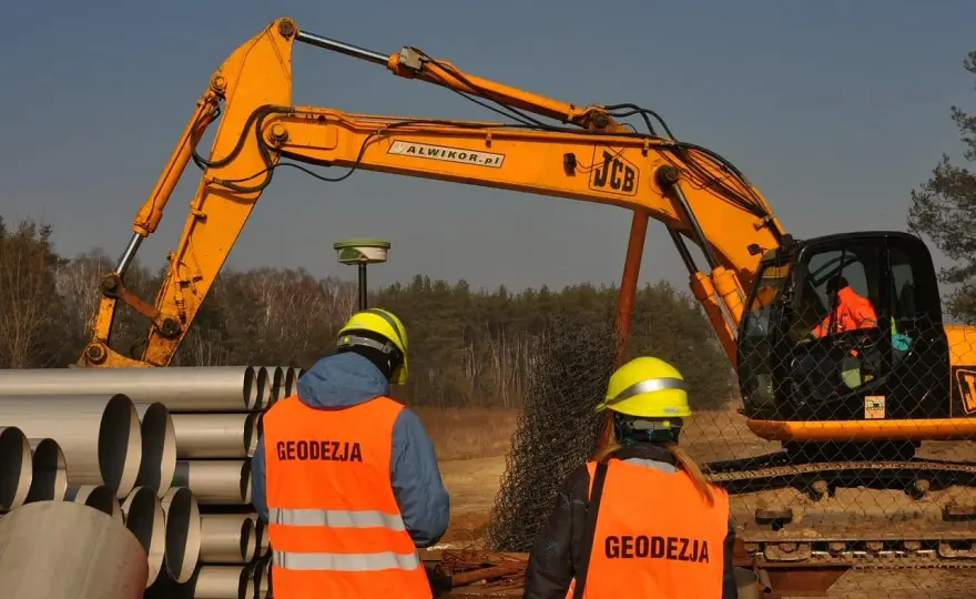 Ile kosztuje wynajem koparki w Polsce? Sprawdź ceny i koszty