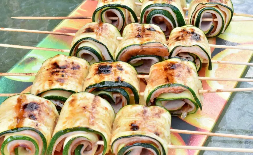 Szybki przepis na cukinię na grillu, która zachwyci Twoich gości