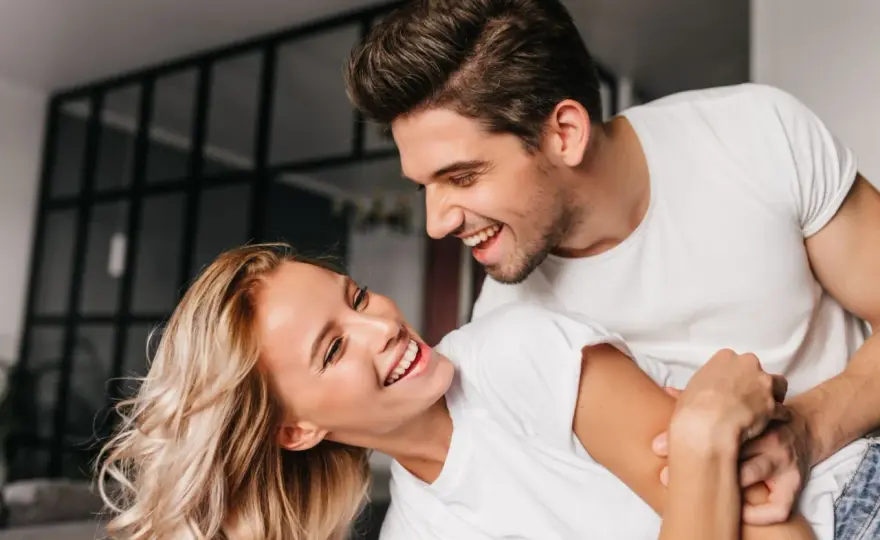 Flirtowanie - czym jest, jak je rozpoznać i gdzie są granice