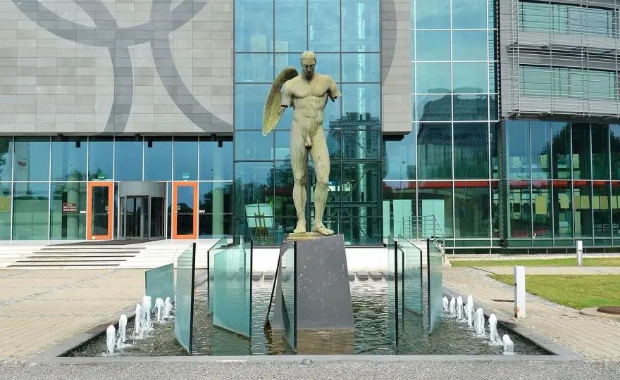 Igor Mitoraj: Gdzie podziwiać jego rzeźby i czy warto inwestować?