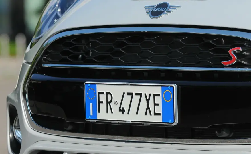 Cambio targa auto - documenti, costi e quando è obbligatorio