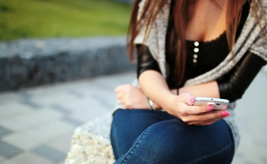 Wiadomości do chłopaka - Jak flirtować SMS-em i nie zanudzić?