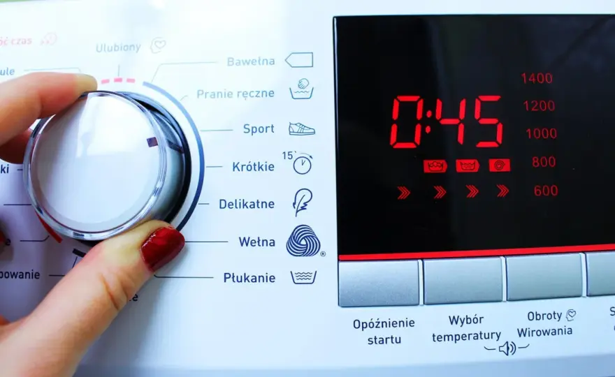 W jakiej temperaturze prać koszule, aby ich nie zniszczyć?