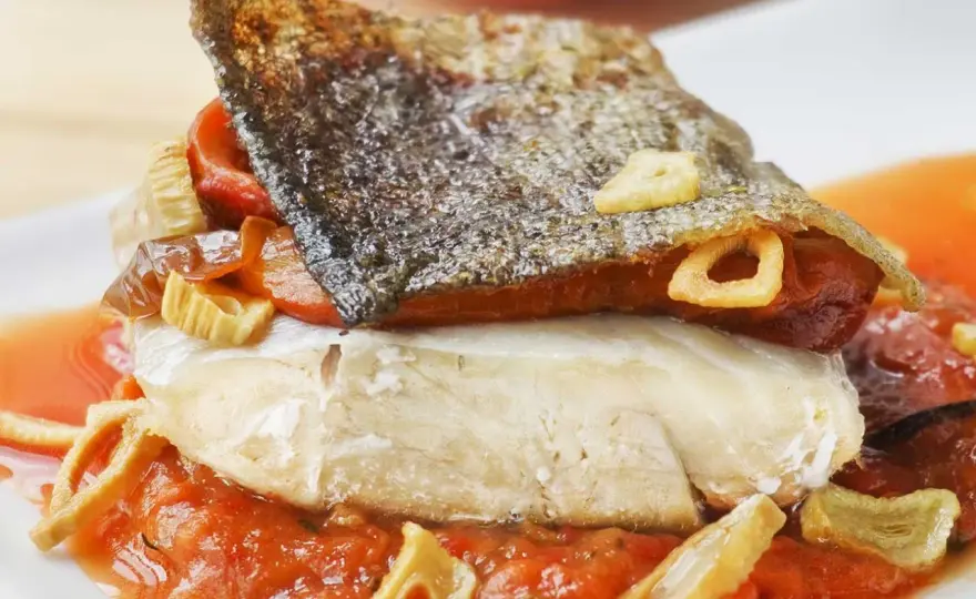 Bacalao a la riojana jugoso y con una salsa llena de sabor