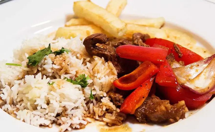 Laga Lomo Saltado - Perfekt biffwok varje gång