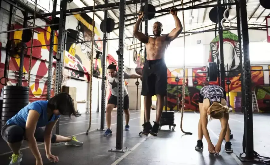 WOD CrossFit: Co to jest i jak zacząć? Twój pierwszy trening!