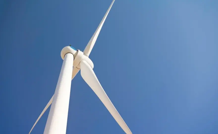 Przydomowa elektrownia wiatrowa: Koszt, opłacalność i formalności
