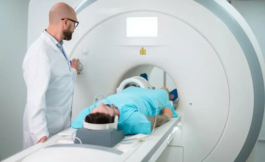 Ile trwa tomografia komputerowa? Czas skanu a cała wizyta TK