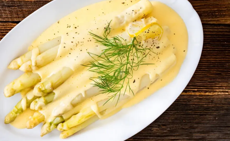 Spargel mit Hollandaise - so gelingt der Klassiker