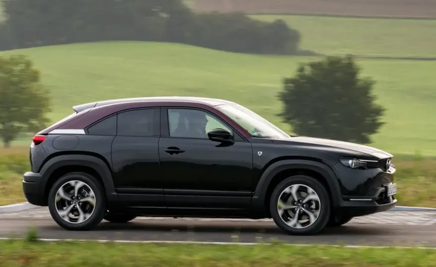 Mazda MX-30 - zasięg, ładowanie i wersja R-EV w praktyce