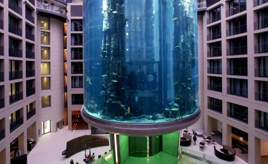 AquaDom Berlin : Pourquoi le géant aquarium s'est-il effondré ?