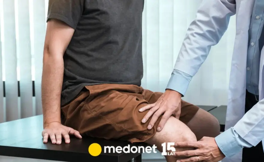 Piekący ból nóg objawy: poznaj powody i kiedy szukać pomocy
