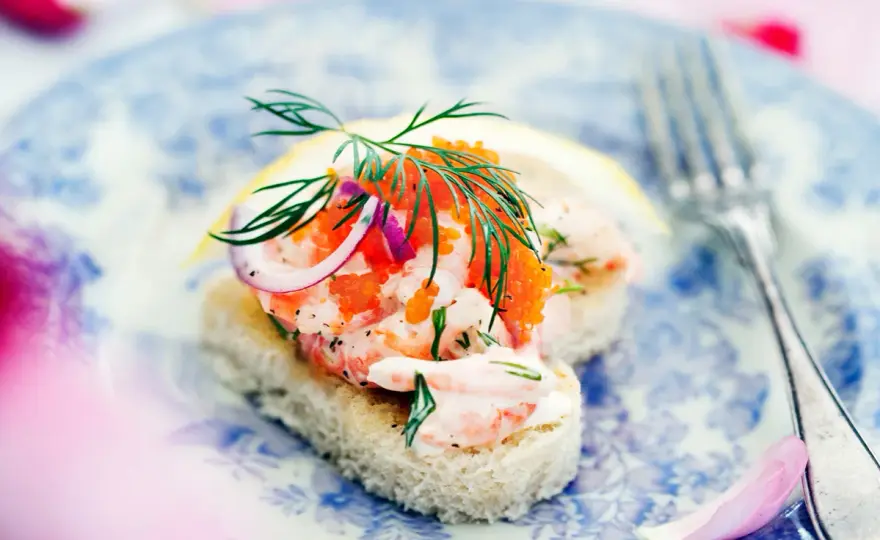 Toast skagen - så gör du den frasig och balanserad