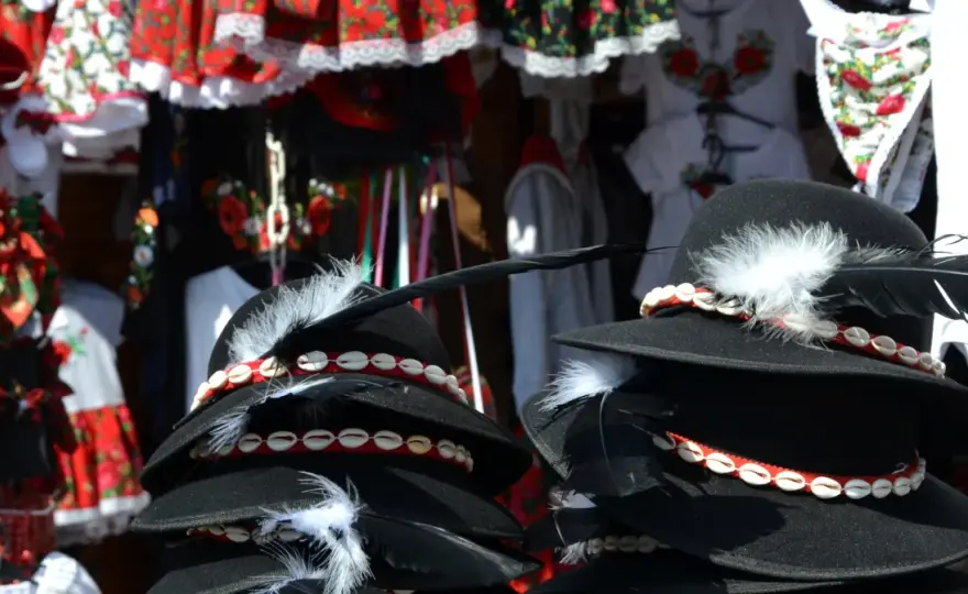 Góralski kapelusz z muszelkami - Co naprawdę znaczą?