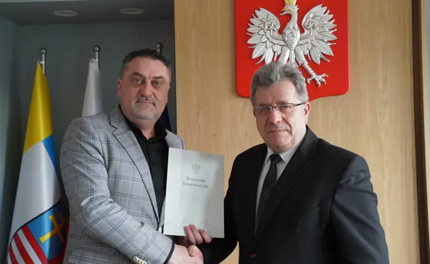 Kto powołuje kuratora oświaty? Poznaj kluczowe informacje i przepisy