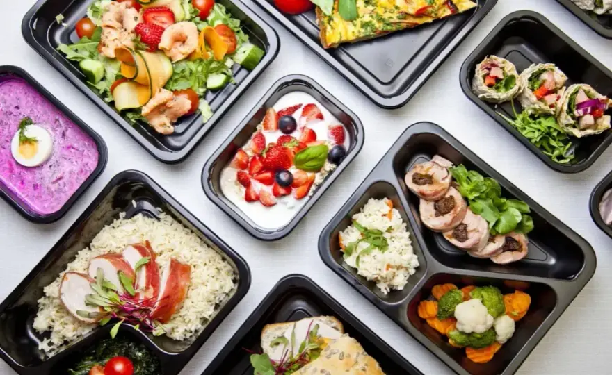 Catering dietetyczny: Jak wybrać idealny i nie żałować?