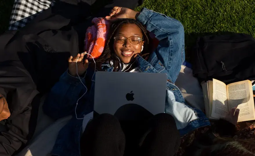 Ile wynosi zniżka edukacyjna Apple i jak ją uzyskać?