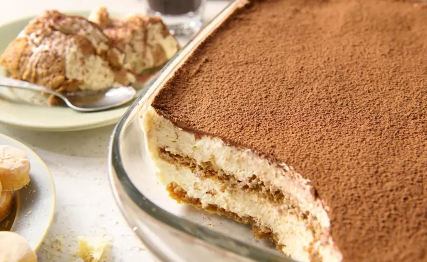 Proste Tiramisu - Przepis bez jajek i pieczenia. Zrób je!