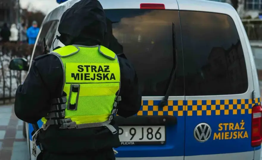 Czy straż miejska może wystawić mandat za parkowanie na osiedlu?