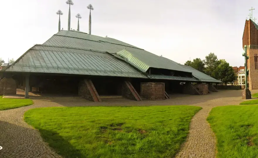 Brzydkie kościoły w Polsce? Jak patrzeć na trudną architekturę