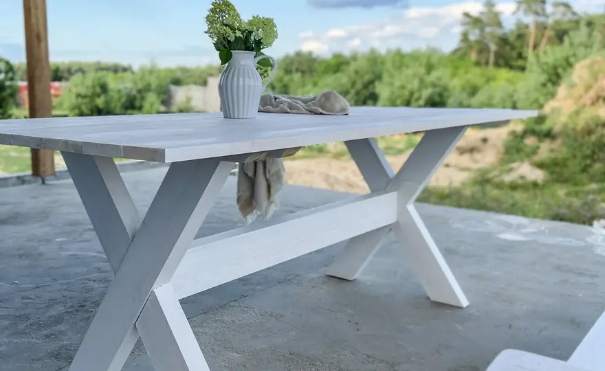 Stół ogrodowy z desek - Zbuduj solidny i trwały mebel DIY
