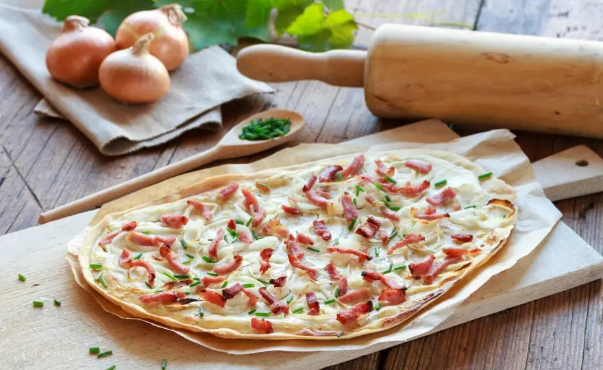 Tarte flambée alsacienne - Le secret d'une pâte croustillante