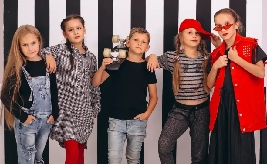 Dziecięca modelka: Jak zacząć bezpiecznie? Poradnik dla rodziców