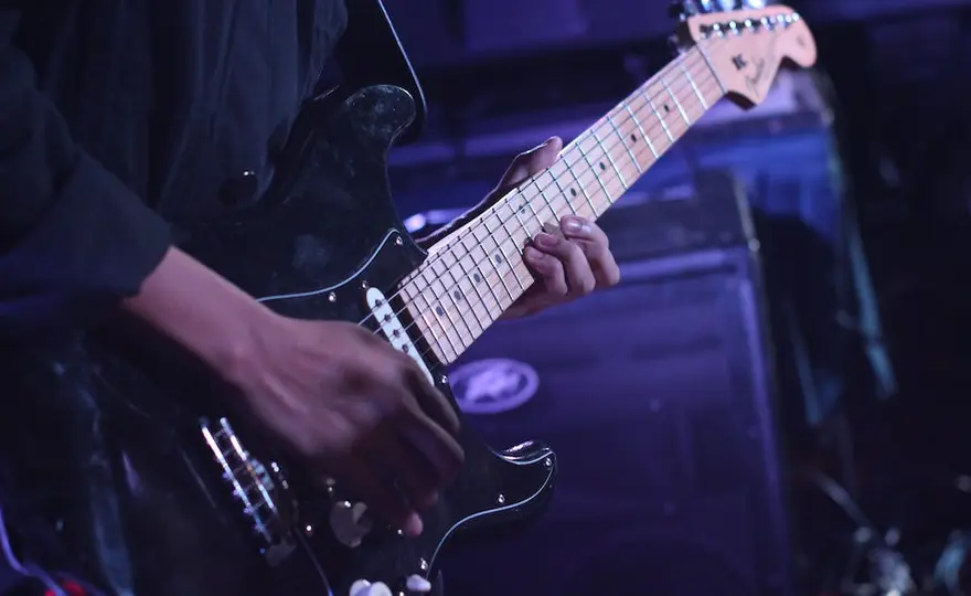  4 akordowa gitara dla początkujących! Gramy sto lat - kurs i nuty na gitarze krok po kroku