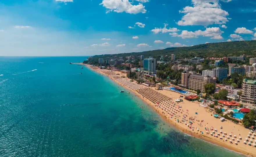 Lotniska nad Bałtykiem - które wybrać, by szybko dojść do plaży?