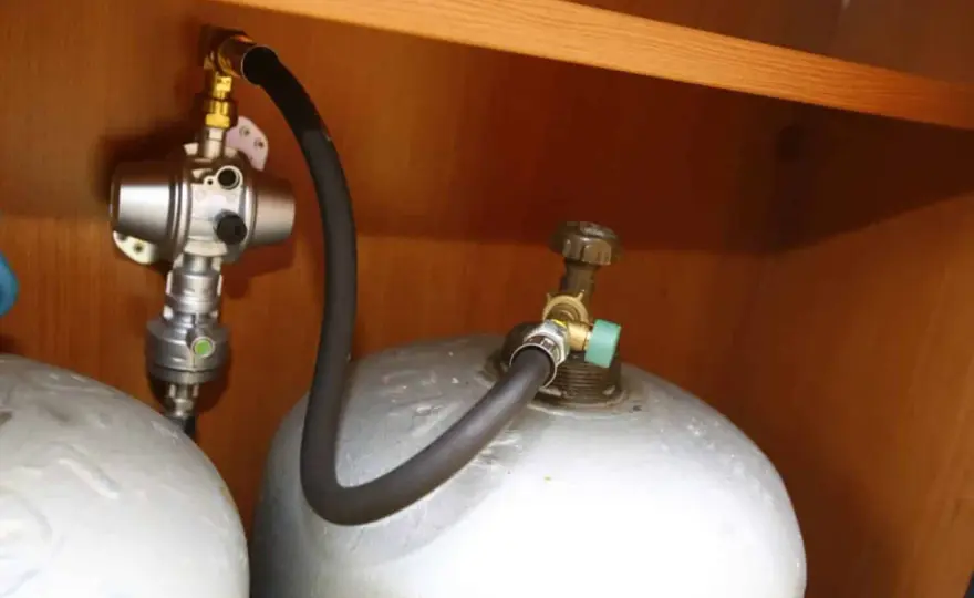 Recharger bouteille gaz GPL - Danger et alternatives sûres