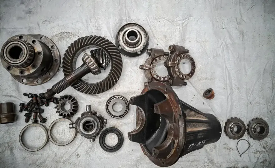Mechanizm różnicowy - objawy awarii, serwis, rodzaje. Sprawdź!