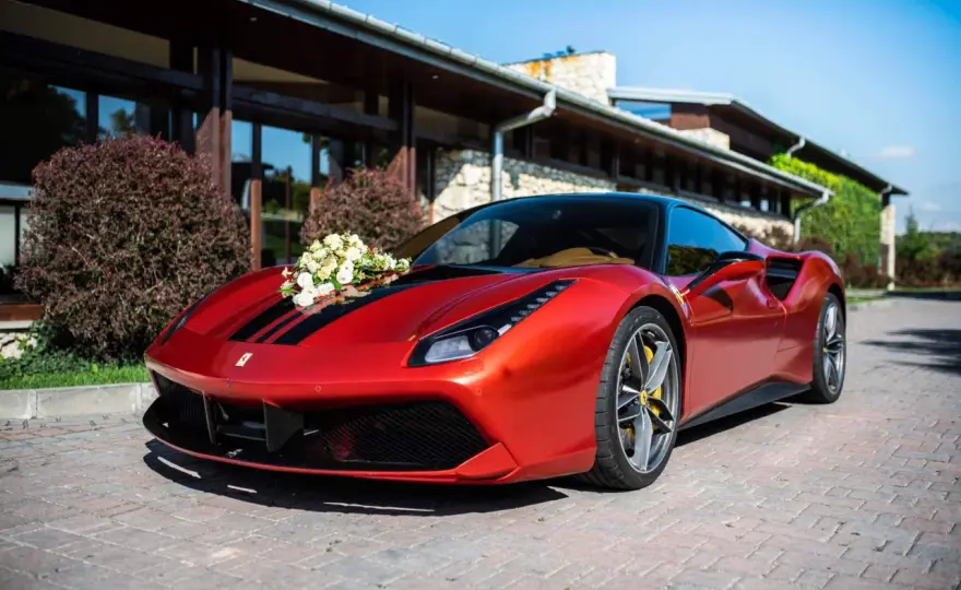 Ile kosztuje wypożyczenie Ferrari? Ceny, modele i ukryte koszty