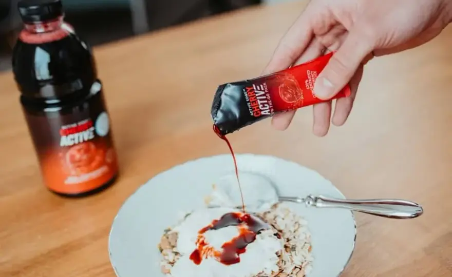 Sok z wiśni: na co naprawdę pomaga? Sen, stawy, regeneracja.