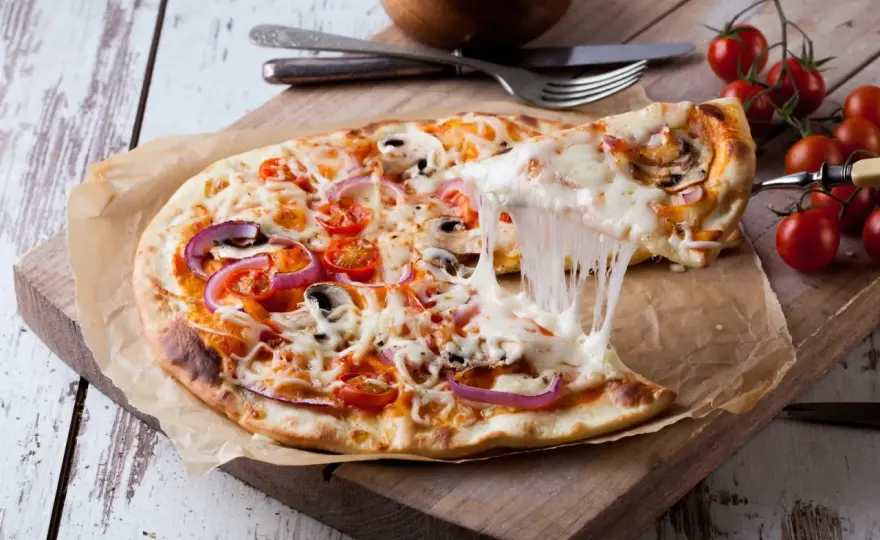 Gdzie zjeść pizzę w Pizie? Unikaj turystycznych pułapek i ciesz się smakiem