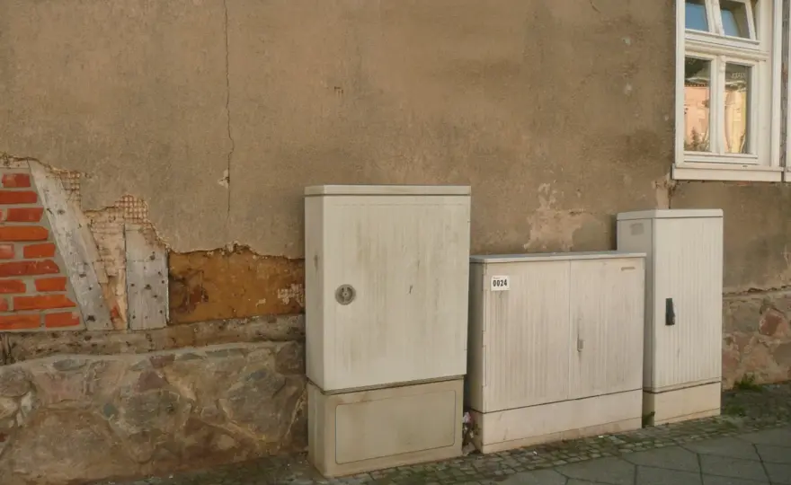 Czy można pomalować skrzynkę elektryczną? Sprawdź zasady i bezpieczeństwo