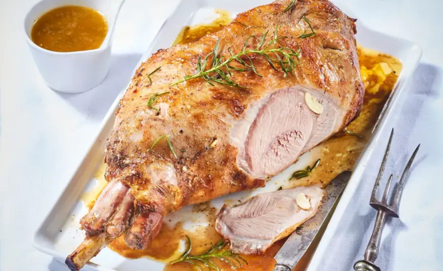 Gigot d’agneau désossé au four, la méthode pour le garder moelleux