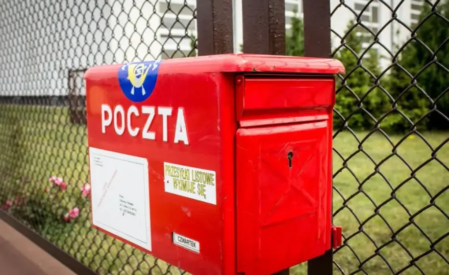 Co to jest poczta? Odkryj jej funkcje i historię w Polsce