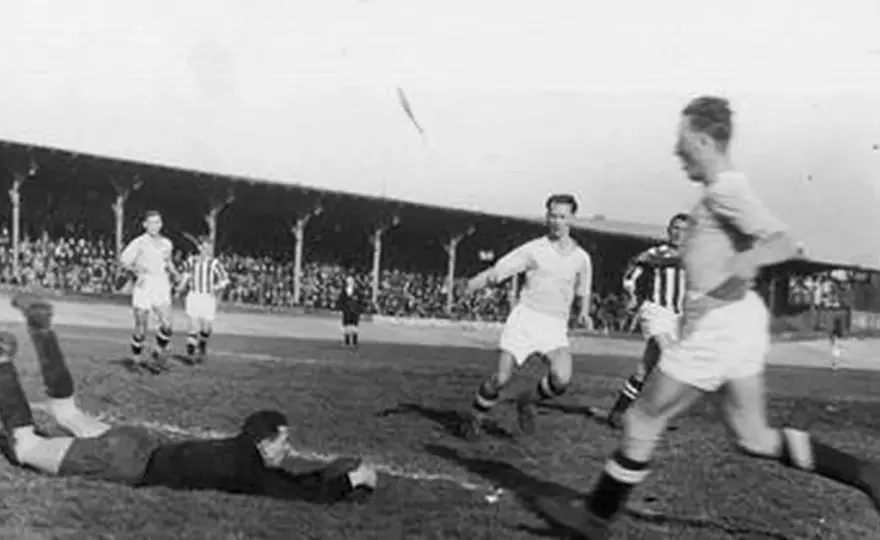 Kiedy powstała ekstraklasa? Poznaj jej historię i pierwsze rozgrywki