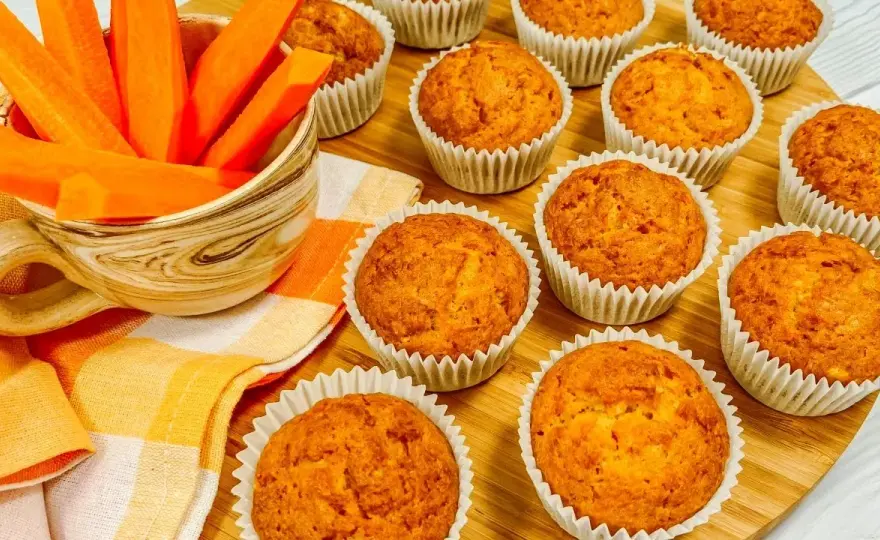 Pyszne muffinki marchewkowe bez cukru: Przepis na zdrowe słodkości