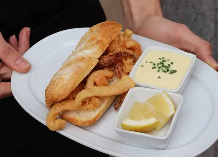 Los mejores lugares donde comer bocadillos de calamares en Madrid