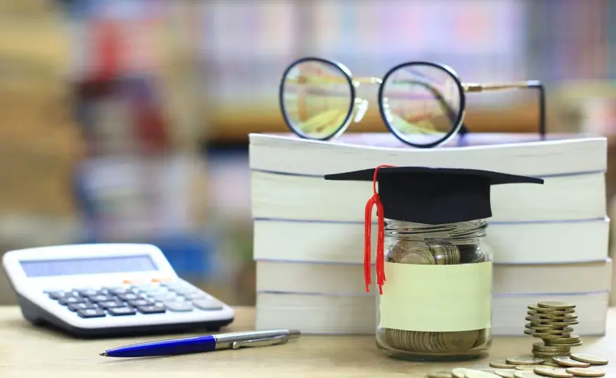 Zlecenie studenckie - ZUS, PIT i ulga. Kiedy naprawdę się opłaca?