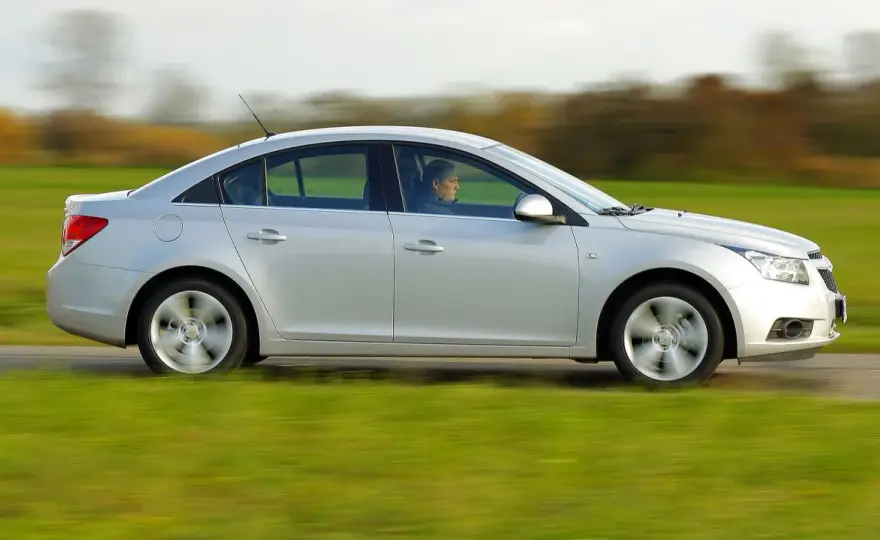 Chevrolet Cruze 1.8 benzyna - Czy to rozsądny wybór?