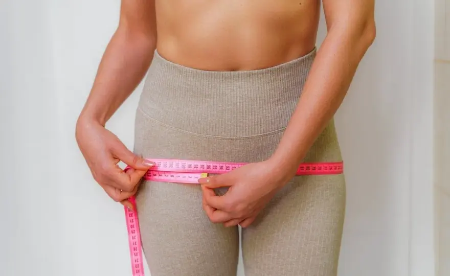 Hip dips en la cadera: por qué aparecen y qué puedes hacer