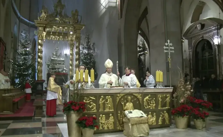 Czy pasterka liczy się jako msza bożonarodzeniowa? Sprawdź to!